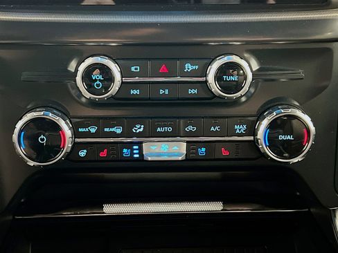 Used 2025 Ford F150 Platinum w/ FX4 Off-Road Package image 12