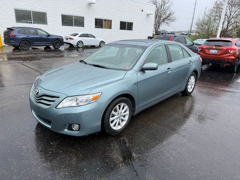 Used 2010 Toyota Camry XLE image 1