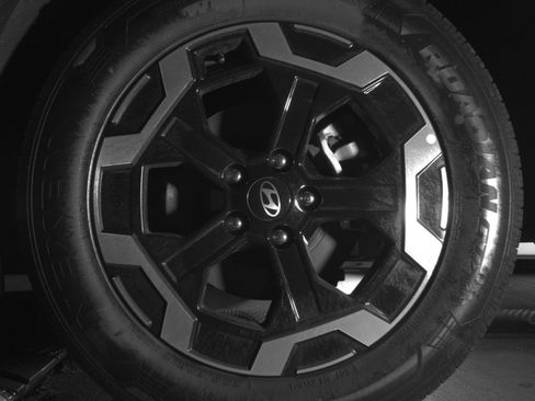 Used 2025 Hyundai Santa Fe SEL FWD image 17