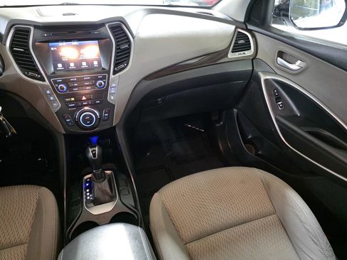 Used 2017 Hyundai Santa Fe SE image 17