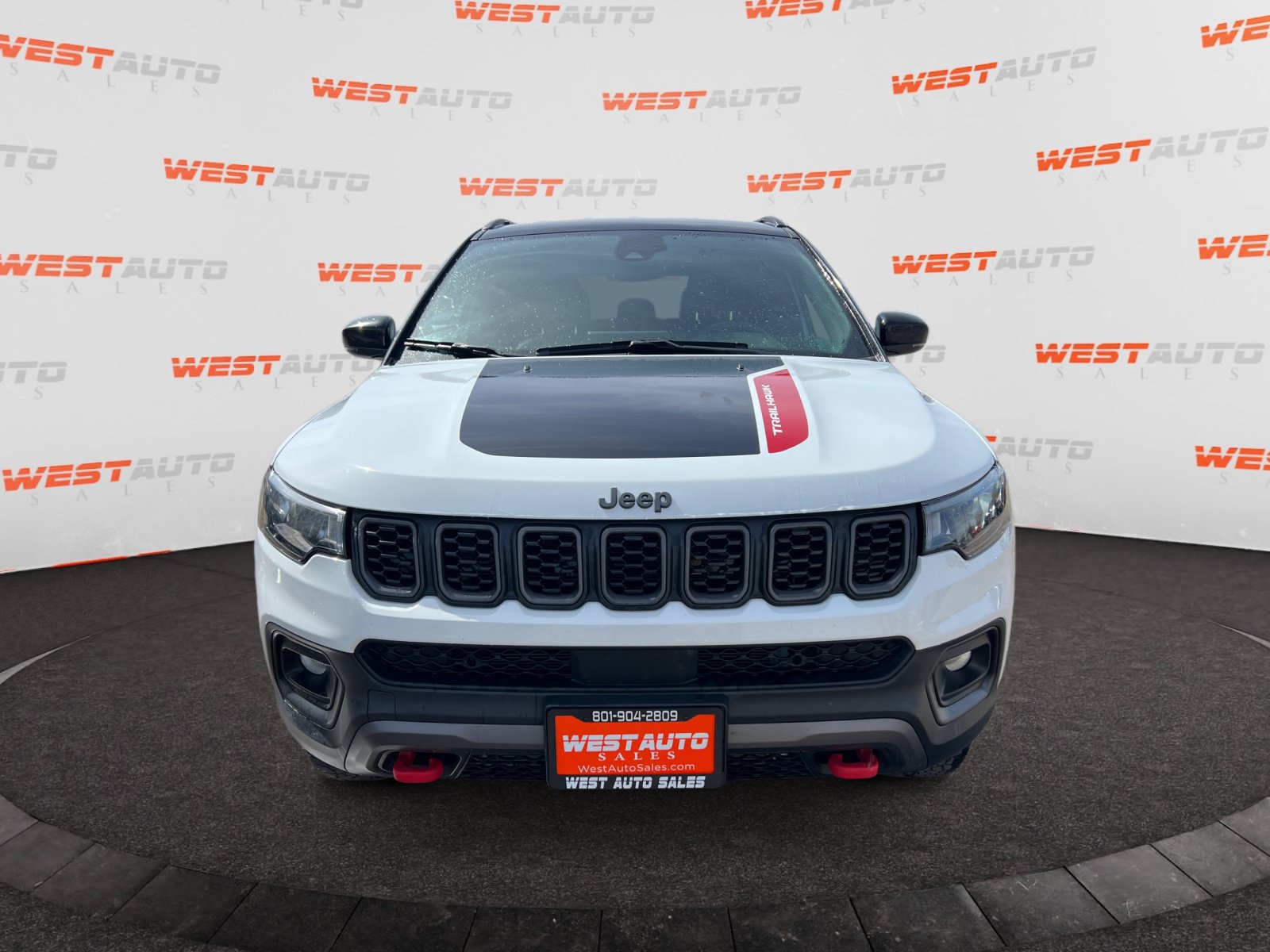 Used 2024 Jeep Compass Trailhawk AWD/4WD image 8