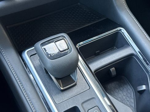 Used 2025 Nissan Pathfinder SV FWD image 24