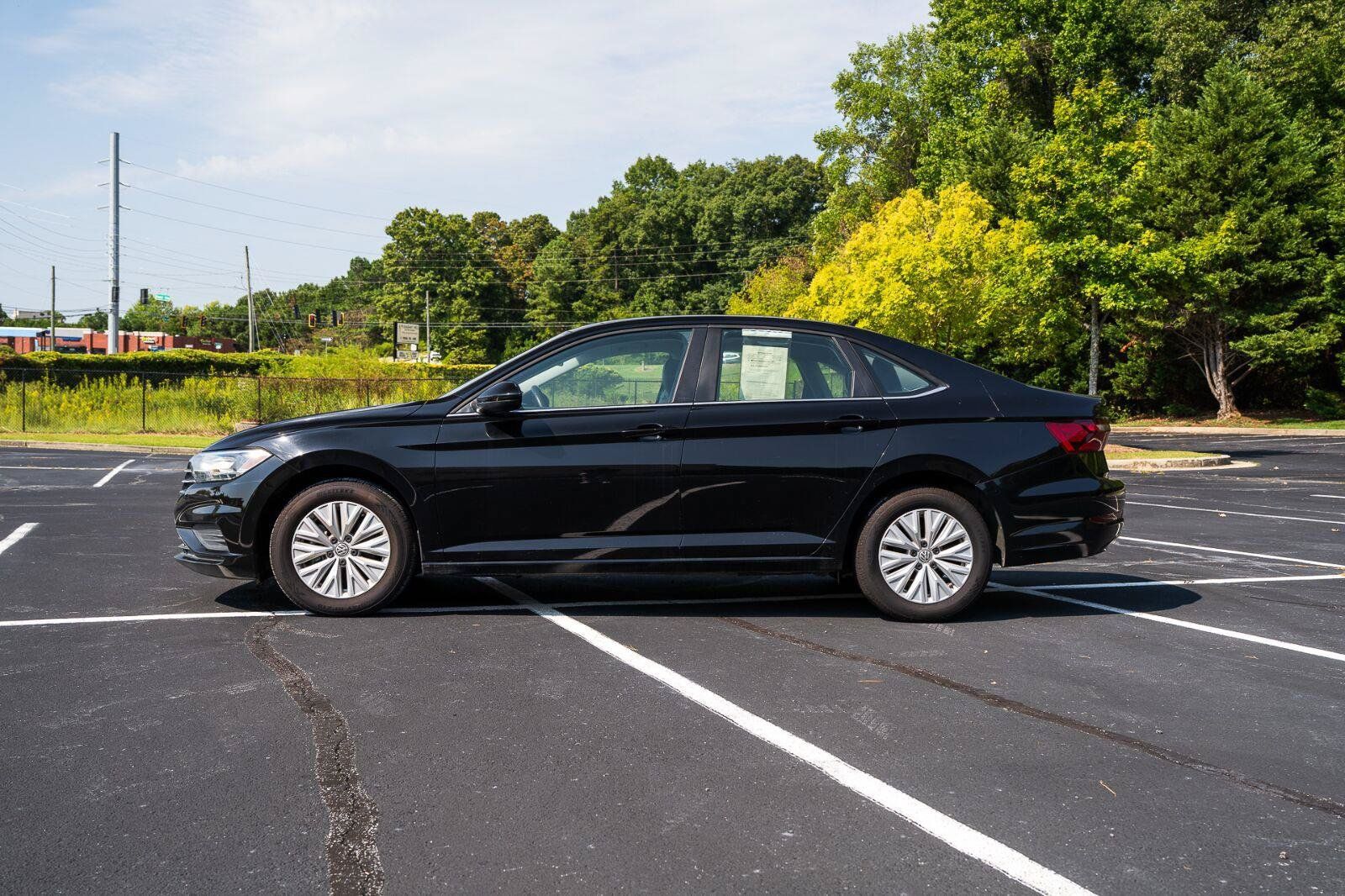 Used 2021 Volkswagen Jetta SE FWD image 4