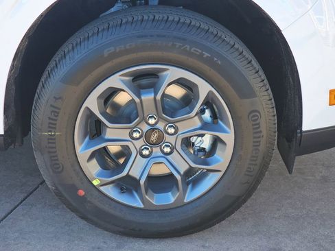 New 2025 Ford Maverick XLT image 38