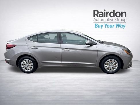 Used 2020 Hyundai Elantra SE w/ Cargo Package (C1) FWD image 8