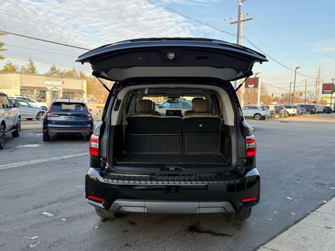 Used 2024 Nissan Armada SL w/ Captain's Chairs Package image 35