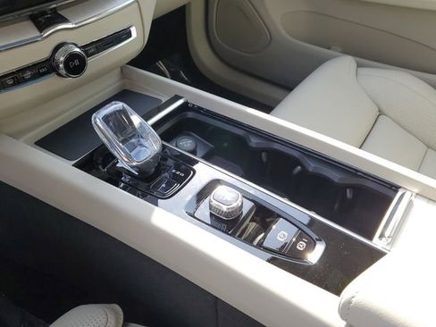 New 2026 Volvo XC60 B5 Ultra w/ Protection Package Premier image 20