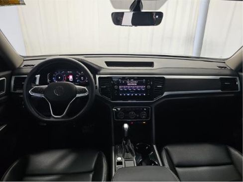 Used 2023 Volkswagen Atlas SE w/ Panoramic Sunroof Package FWD image 6