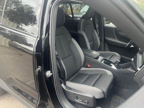 Used 2023 Volvo XC40 Recharge Ultimate w/ Protection Package Premier AWD/4WD image 9