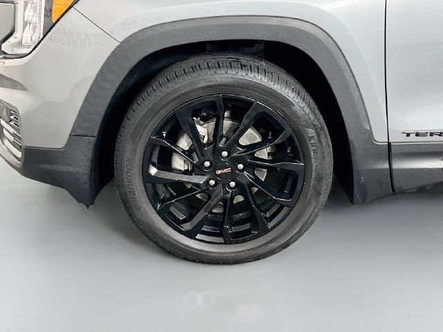 Used 2023 GMC Terrain SLE w/ Driver Convenience Package FWD image 28