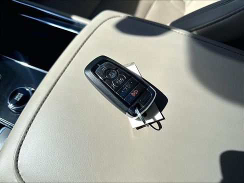 Used 2022 Lincoln Aviator Reserve w/ Equipment Group 201A AWD/4WD image 14