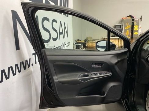 Used 2021 Nissan Versa SV FWD image 9