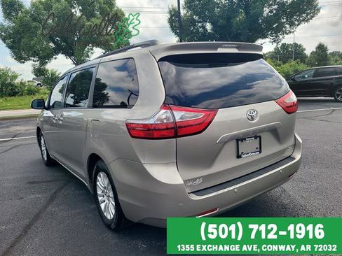 Used 2017 Toyota Sienna XLE Premium FWD image 7