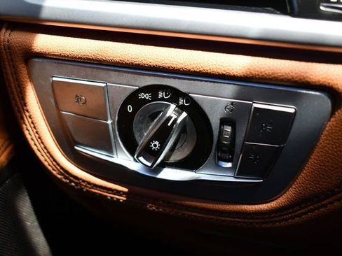 Used 2018 BMW 750i image 25