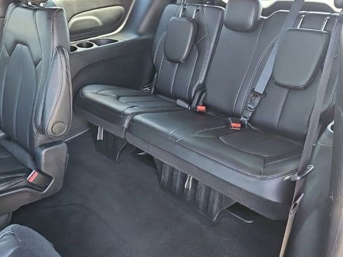 Used 2025 Chrysler Pacifica Select FWD image 27