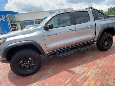Used 2026 Chevrolet Colorado ZR2 w/ Midnight Edition AWD/4WD image 6