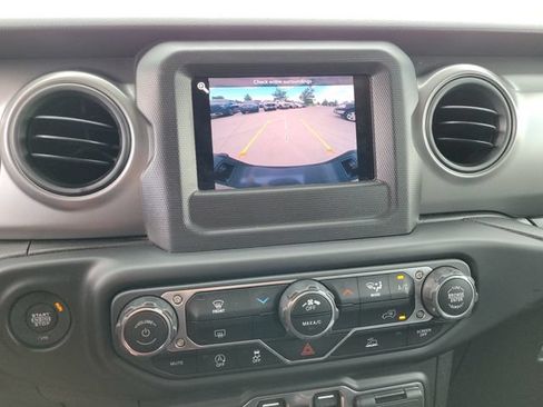 Used 2022 Jeep Gladiator Sport AWD/4WD image 17