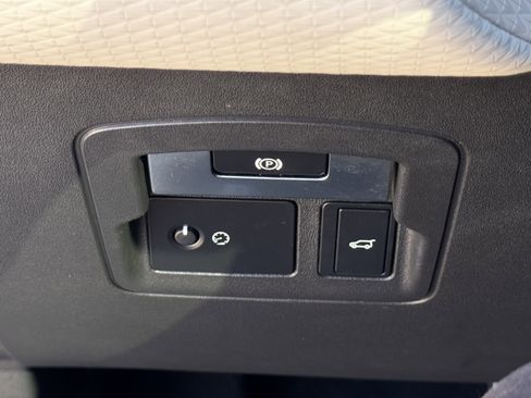 Used 2020 Land Rover Range Rover Velar R-Dynamic S image 22