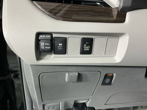 Used 2017 Toyota Sienna XLE AWD/4WD image 23