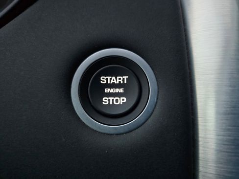 Used 2018 Land Rover Discovery HSE AWD/4WD image 25