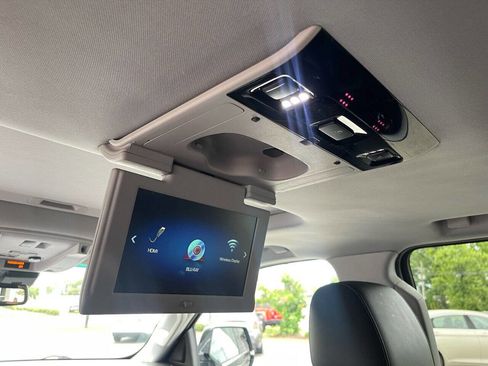 Used 2018 Cadillac Escalade ESV Premium Luxury image 25