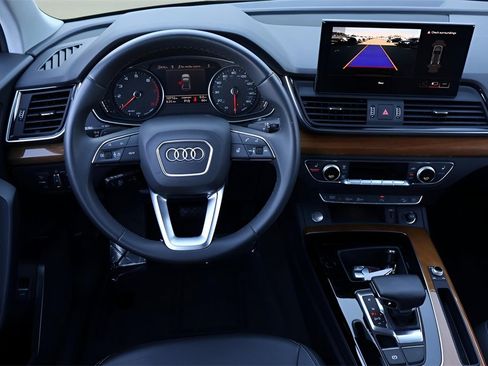 Used 2023 Audi Q5 2.0T Premium w/ Convenience Package image 15
