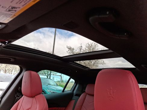 New 2025 Maserati Grecale Modena image 10