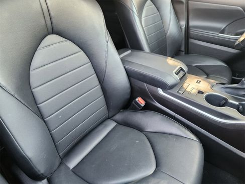 Used 2022 Toyota Highlander XLE image 14