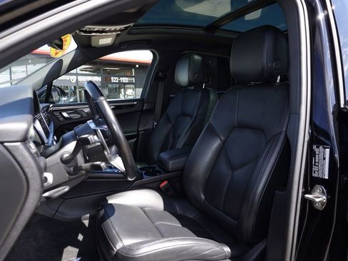 Used 2021 Porsche Macan image 24