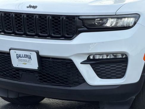 Used 2023 Jeep Grand Cherokee Limited w/ Black Appearance Package RWD image 8