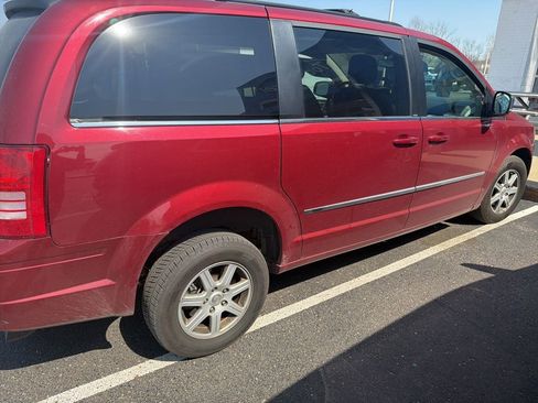 Used 2010 Chrysler Town & Country Touring Plus w/ Safetytec Group image 11