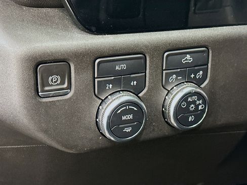 Used 2023 GMC Sierra 1500 Elevation image 17