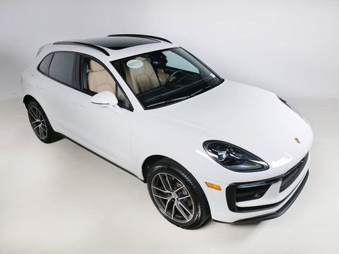 Certified 2026 Porsche Macan image 32