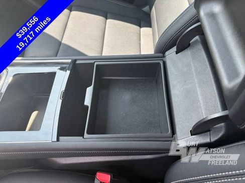 Used 2025 Chevrolet Traverse LT w/ Driver Confidence Package AWD/4WD image 23