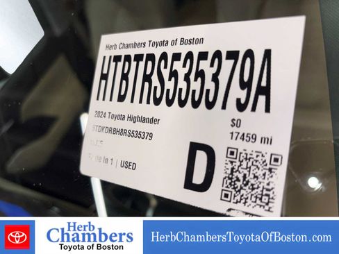 Used 2024 Toyota Highlander XLE AWD/4WD image 13