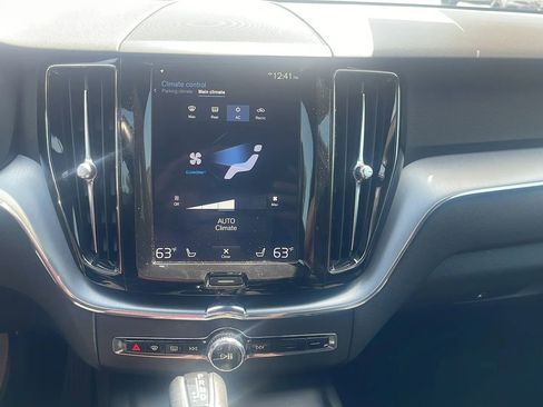 Used 2020 Volvo XC60 T5 Momentum FWD image 13