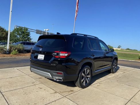 Used 2025 Honda Pilot Elite image 12