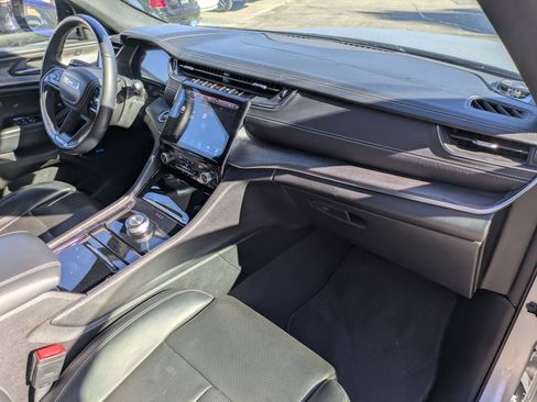 Used 2022 Jeep Grand Cherokee L Overland w/ Luxury Tech Group IV image 21