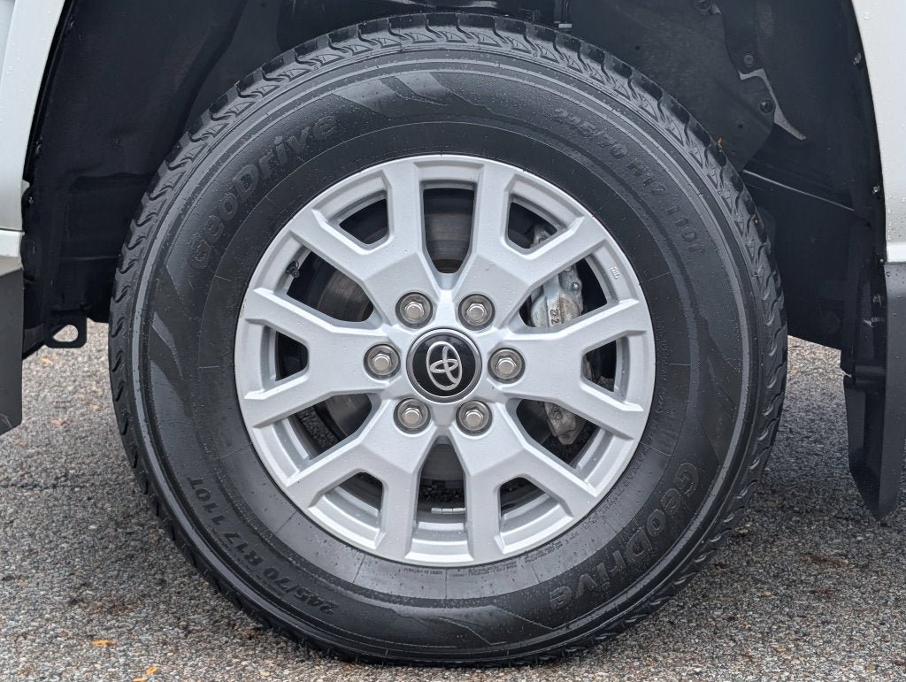 Certified 2025 Toyota Tacoma SR5 AWD/4WD image 33
