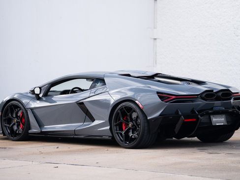 Used 2024 Lamborghini Revuelto image 5
