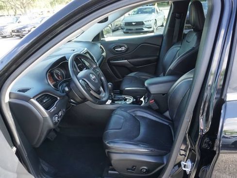 Used 2019 Jeep Cherokee Limited FWD image 21