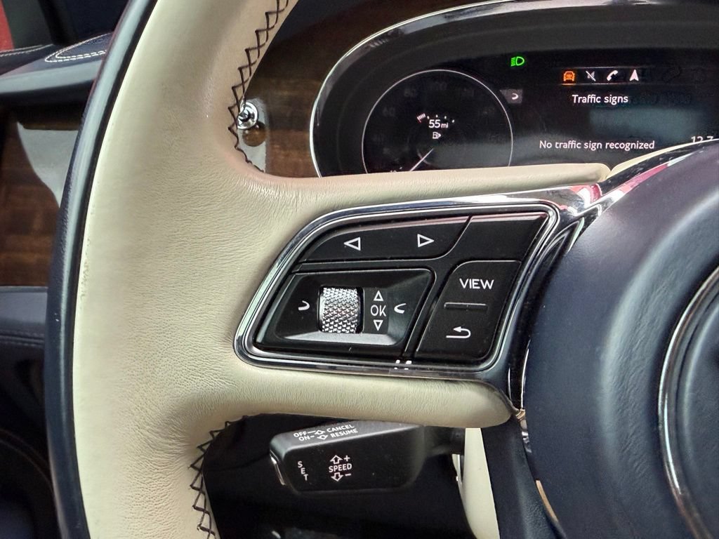 Used 2021 Bentley Bentayga AWD/4WD image 16