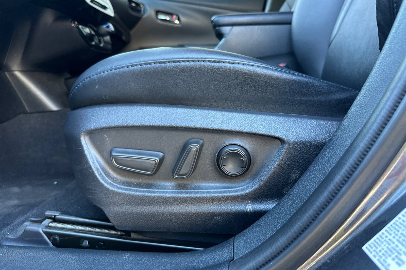 Used 2019 Toyota Prius XLE FWD image 13