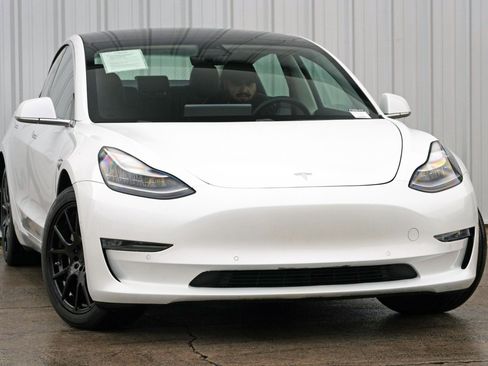 Used 2019 Tesla Model 3 Standard Range Plus image 2