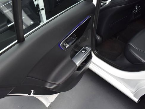 Used 2025 Mercedes-Benz C 300 Sedan image 15