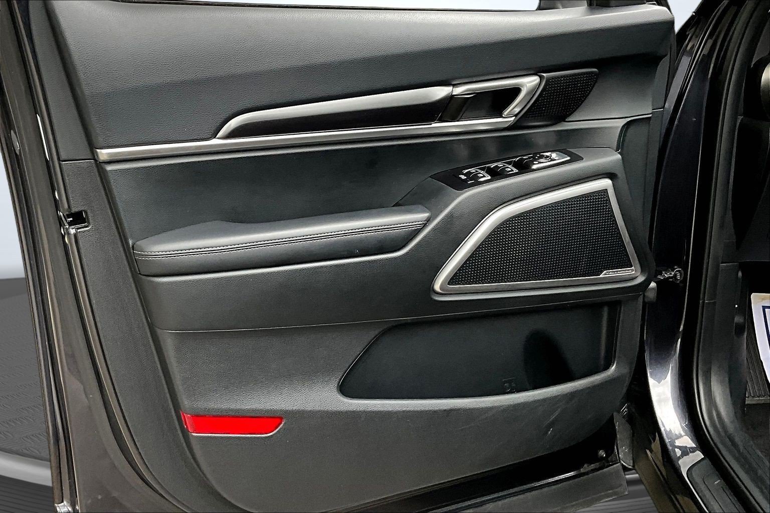 Used 2025 Kia Telluride S FWD image 18