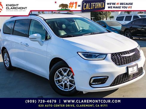 Used 2022 Chrysler Pacifica Touring-L image 1