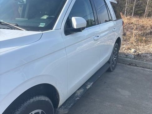 Used 2024 Ford Expedition XLT image 4