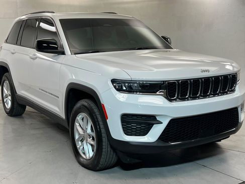 Used 2025 Jeep Grand Cherokee Laredo X w/ Trailer Tow Package AWD/4WD image 8