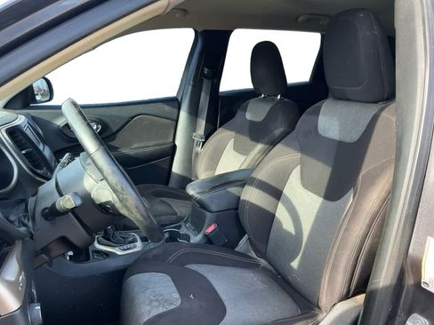 Used 2017 Jeep Cherokee Sport w/ Cold Weather Group image 9